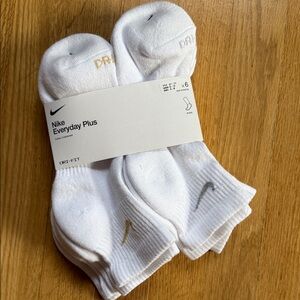 Nike Everyday Plus White Socks with Gold Detail